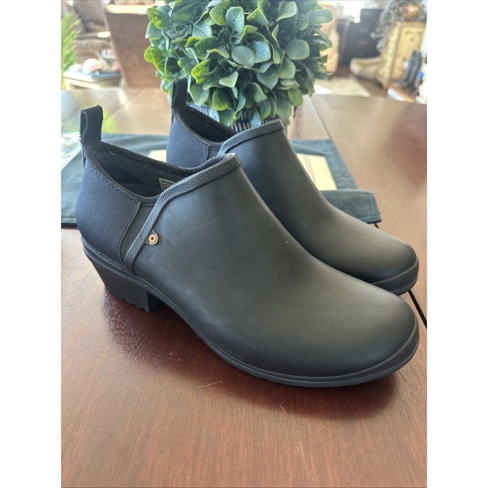 BOGS Vista Low Womens Rain Boot Sz 10 Black‎ Leather Slip On Round Toe Pull on